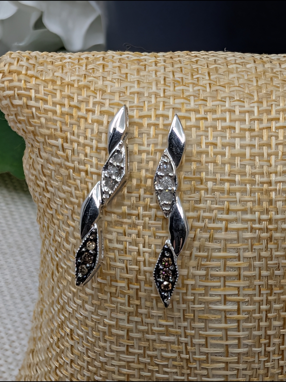 10K Solid White Gold Champagne & White Diamond Twist Drop Earrings 0.20 CTW - Picture 8 of 16
